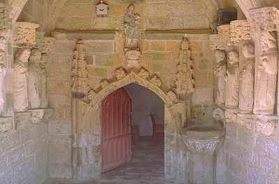 porche de l'glise de Lanloup