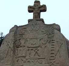 menhir de Saint-Uzec, Pleumeur-Bodou